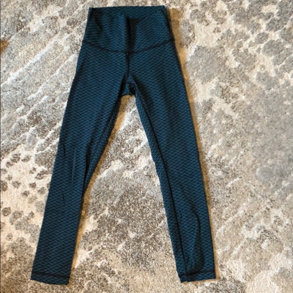 Lulu lemon winder under high rise